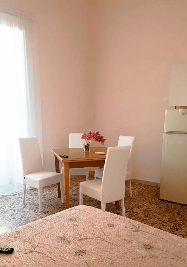 Appartamenti Su Piazza Matteotti Forio Centralissimi Luaran gambar