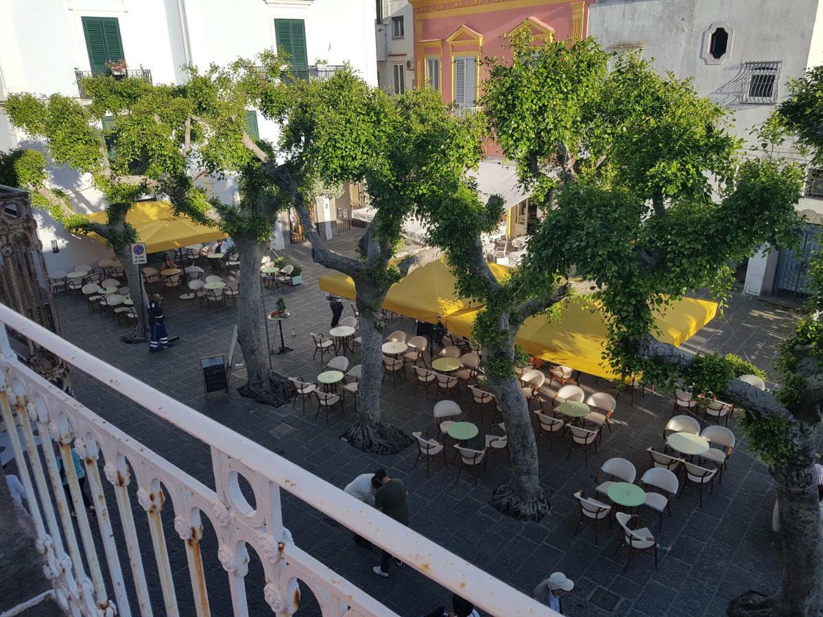 Appartamenti Su Piazza Matteotti Forio Centralissimi Luaran gambar