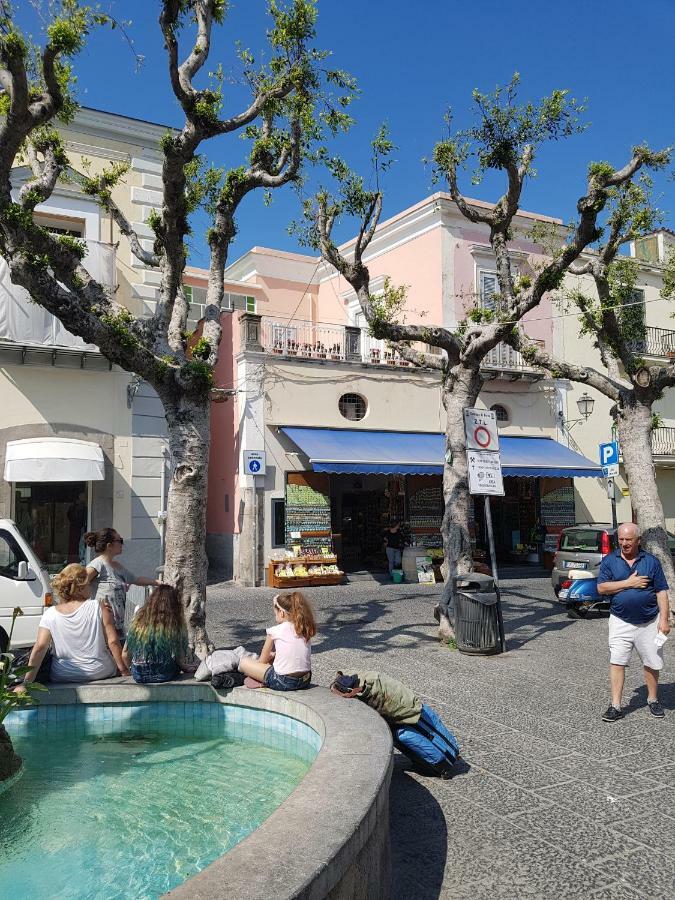 Appartamenti Su Piazza Matteotti Forio Centralissimi Luaran gambar